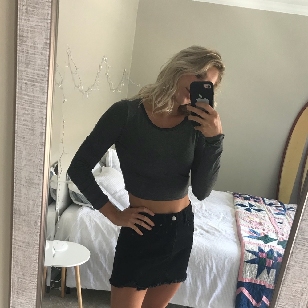 Grey long sleeved crop top
